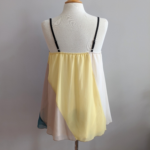 Chic, Flowy Tri-Colored Cami - Picture 4 of 4